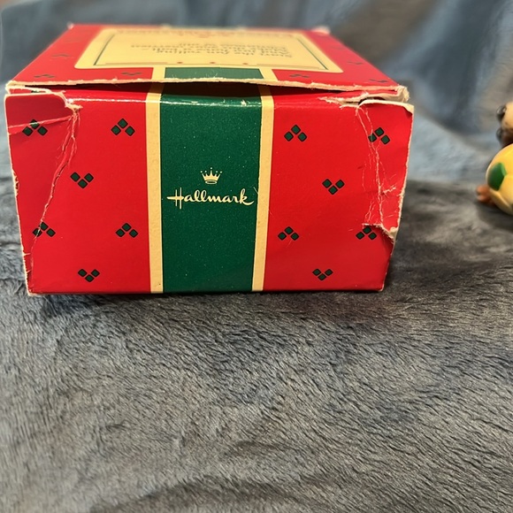 VINTAGE HALLMARK KEEPSAKE ORNAMENT SOCCER BEAVER 1985 - Picture 4 of 4
